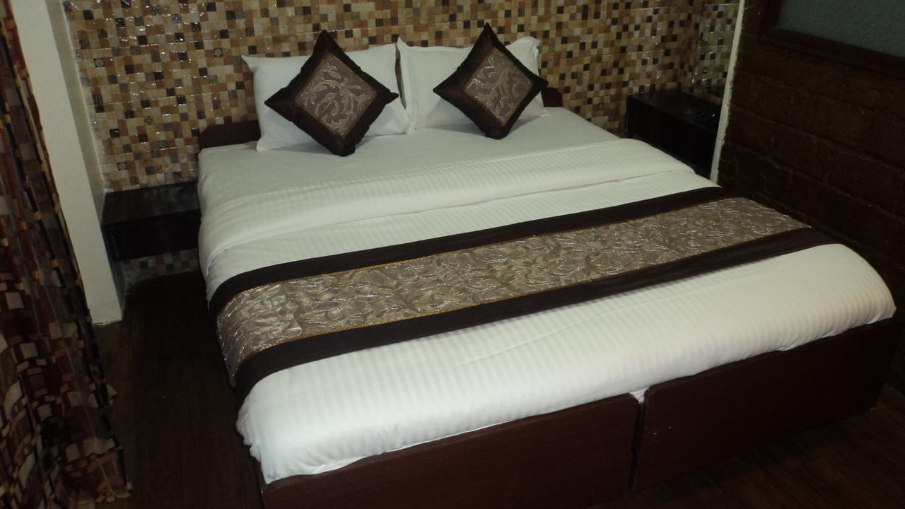 Benazeer Hotel Mumbai Exterior photo