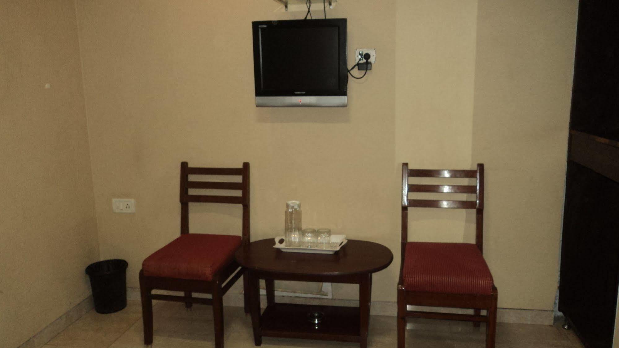 Benazeer Hotel Mumbai Exterior photo
